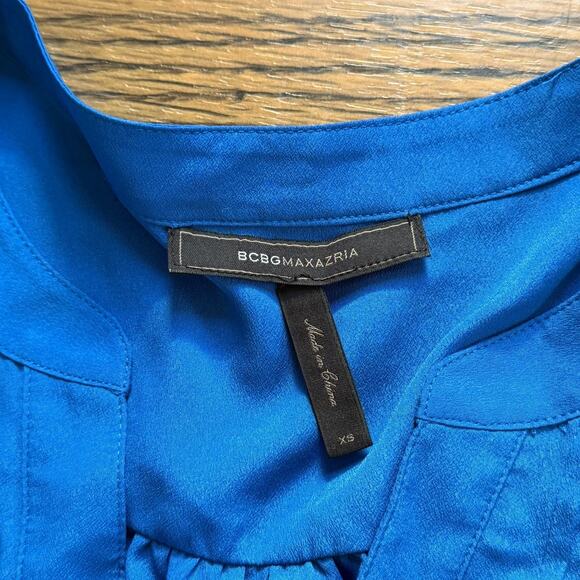 BCBGMAXAZRIA Blue Button Front Blouse Women’s XS 3/4 Sleeve Pleated Top - Picture 3 of 5